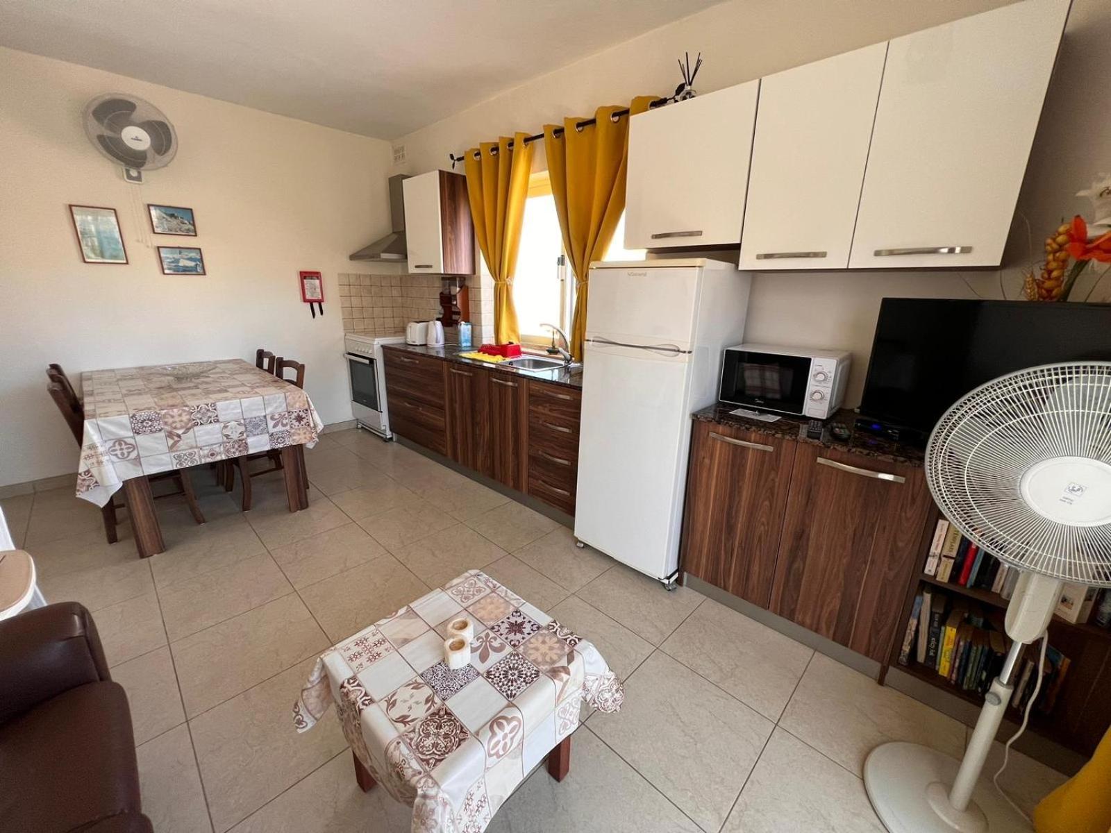 Fiesta Apartment Seaview เมลลิฮา ภายนอก รูปภาพ